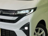 【LEDヘッドライト】悪天候や夜間走行時も良好な視界を確保し安心して運転できる高輝度LEDヘッドライトを装備!点灯速度が早く、消費電力も抑えられています。