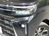 【LEDヘッドライト】悪天候や夜間走行時も良好な視界を確保し安心して運転できる高輝度LEDヘッドライトを装備!点灯速度が早く、消費電力も抑えられています。