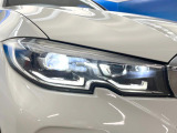 ●LEDヘッドライト:夜間走行時も良好な視界を確保し安心して運転できる高輝度LEDヘッドライトを装備!点灯速度が早く、消費電力も抑えられています。