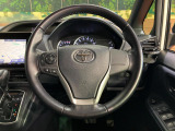 【純正革巻きステアリング】上質な革を使用することで、手にしっかり馴染みとても運転しやすいハンドルです♪