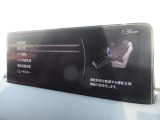 こちらのお車には先進安全装備が多数搭載されています。衝突被害を回避あるいは軽減するためのブレーキや、後方死角からの接近警報、車線逸脱を防止する警報装置など、詳しくはスタッフまでお尋ねください。
