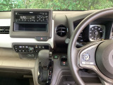 ホンダ純正CDチューナーです。パネル前面にAUX端子を搭載。シンプルな操作性が魅力のCDチューナーです!