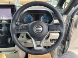 運転中のオーディオ操作は、ステアリングで行いましょう。安全運転で。