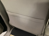 シートバックポッケト。散乱しがちな小物を収納するのに便利です。