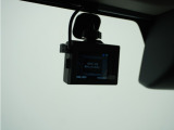 ◆ドライブレコーダー◆映像・音声などを記録する自動車用の装置です。 もしもの事故の際の記録はもちろん、旅行の際の思い出としてドライブの映像を楽しむことができます。