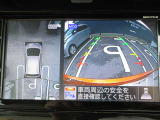 【アラウンドビューモニター】上から見下ろした様な画像で、駐車の際に役立ちます♪  純正ナビですのでナビ画面で大きく確認が出来ます!