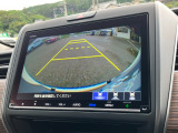 バックモニター装備。画面にて後方の確認が行えるので、バック駐車や車庫入れの際には重宝します。車の運転に慣れない方でも安心のガイドライン表示機能付。