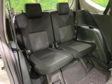 床下収納式のサードシートです。座席部分をコンパクトに収納でき、広大な荷室スペースとしてお使いいただけます!乗車人数や荷物の量など利用シーンに合わせて3列目を有効活用でき、とっても便利♪