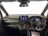水平基調のインパネ周辺は視界を遮るものが無く、大きな車でも運転しやすいようになっています。