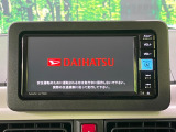【純正ナビ】人気の純正ナビを装備しております。ナビの使いやすさはもちろん、オーディオ機能も充実!キャンプや旅行はもちろん、通勤や買い物など普段のドライブも楽しくなるはず♪
