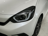LEDヘッドライトは、点灯の瞬間から最大光量を発揮し、突然暗くなるトンネルなどでの安定感を高めます。