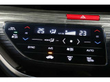 運転席と助手席の温度設定の変更が可能な左右独立タイプのデュアルエアコンです♪♪♪暑がりな人・寒がりな人も誰もが車内を快適にお過ごしいただけます♪♪♪