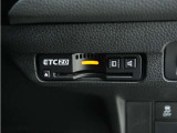 ◆ETC2.0装着◆進化したドライブ体験。料金収受システムだけだったETCが生まれ変わって、高速道路を賢く使うETC2.0に進化しました。多彩な情報サービスが便利で快適なドライブ体験を提供します。