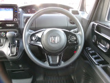 握りやすいステアリングホイールです。オーディオ操作もハンドルを握ったまま行うことが出来ます!