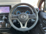 ステアリングスイッチ搭載!ハンドルひとつで手を離さなくても運転中視線をそらさなくても操作が出来て便利です