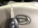 【キーレス】少し離れた場所からでもボタン一つでドアの開錠・施錠ができるのでとっても便利!ドアの鍵穴周りに傷をつけることもありません♪
