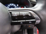前車追従機能付きのレーダークルーズを備えています。自動で車間距離を調整してくれますので、アクセル操作の疲労軽減に繋がります。特に長距離を帰省される方にはお奨めですよ。