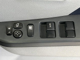 【電動格納ミラー】サイドミラーは電動格納式となっており、狭い駐車場でもキズがつくリスクを抑えられます。