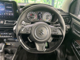 【純正革巻きステアリング】上質な革を使用することで、手にしっかり馴染みとても運転しやすいハンドルです♪