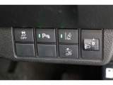 ■衝突回避支援機構■自動車に搭載したレーダーやカメラからの情報をコンピュータが解析し、運転者への警告やブレーキの補助操作などを行います。事故予防に!
