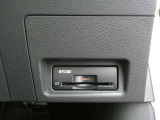 純正ETC2.0付 料金所もスムーズに通れ、割引料金の適用もあります。ビルトインできれいに収まっており、見た目もスマートです。