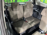 床下収納式のサードシートです。座席部分をコンパクトに収納でき、広大な荷室スペースとしてお使いいただけます!乗車人数や荷物の量など利用シーンに合わせて3列目を有効活用でき、とっても便利♪