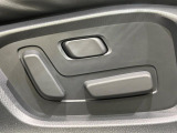 【パワーシート】スイッチ一つで簡単にシートの微調整が可能!電動だから力もいりません!快適なシートポジションにセットして、快適なドライブをお楽しみください。