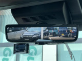 【デジタルインナーミラー】車両後方カメラの映像をルームミラーに映すことが出来ます。 そのため、後席に人や荷物があって後方が見えづらい場合でもしっかり視界を確保することが出来ます。
