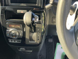 CVTレバーはインパネ中央