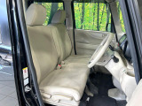 運転席シート廻りは使用感も少なく、良好な状態となっています。丁寧に使われていたことがよくわかりますね。