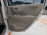 運転席後ろのドアです。
