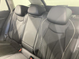 無段階調整式パワーシート 正しい乗車姿勢によって運転のしやすさと、万が一の際に乗員保護能力を最大限に高めます。