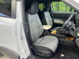 運転席まわりには十分なスペースがあり、大柄な方でもゆったり運転していただける環境です。