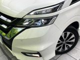 【LEDヘッドライト】悪天候や夜間走行時も良好な視界を確保し安心して運転できる高輝度LEDヘッドライトを装備!点灯速度が早く、消費電力も抑えられています。