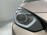 LEDヘッドライトは、点灯の瞬間から最大光量を発揮し、突然暗くなるトンネルなどでの安定感を高めます。