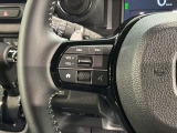 ステアリングにオーディオ操作スイッチが付いています。オーディオ画面に直接タッチしなくても操作が出来ますので、運転に集中できます。