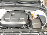 当店の認定中古車(VOLVO APPROVED CAR)はメーカー基準の車齢・走行に応じた内外装・機関の176項目もの項目に厳密な点検を実施。すべての基準を満たした自信を持ってお届けする中古車です。