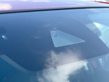 【スマートブレーキサポート】走行中に前方の車両等を認識し、衝突しそうな時は警報とブレーキで衝突回避と被害軽減をアシスト。より安全にドライブをお楽しみいただけます。