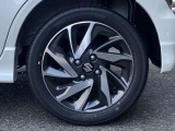 純正ホイールを装着しております。車両に関してのご質問は、スタッフまでお気軽にお問合せ下さい!TEL:0439-88-6662