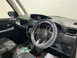 死角が少なく見晴らしのよい運転席となっております。