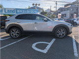 車両右側面です。