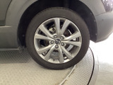 アルミホイールです。足元が引き立つので、車全体のイメージがアップしますよ!