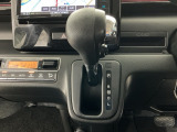 オートマチックシフトレバーは、手になじみ操作しやすい形状で安全運転にもつながります♪