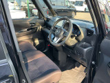 運転席まわりは、使用感も少なく良好な状態です。
