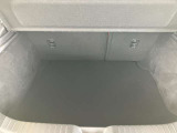 日常の使用に十分な広さの荷室です♪簡単な操作でシートアレンジもできます♪