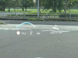 ヘッドアップディスプレイを装備。 視線移動を抑え、運転中の情報確認をサポートし ます。