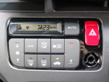 オートエアコンなので設定した温度で車内の温度を保ってくれます♪