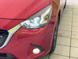 【LEDヘッドライト】悪天候や夜間走行時も良好な視界を確保し安心して運転できる高輝度LEDヘッドライトを装備!点灯速度が早く、消費電力も抑えられています。