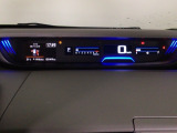 メータは先進的なデジタルメーターを採用!ゆっくりと数字が動くのでとても見やすく表示されます!続可能距離等の情報やHonda SENSINGの注意・警告も表示します!