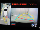パノラミックビューモニター付きです。車両を上から見たような映像をディスプレイオーディオ画面に表示。運転席からの目視だけでは見にくい、車両周辺の状況をリアルタイムでしっかり確認できます。